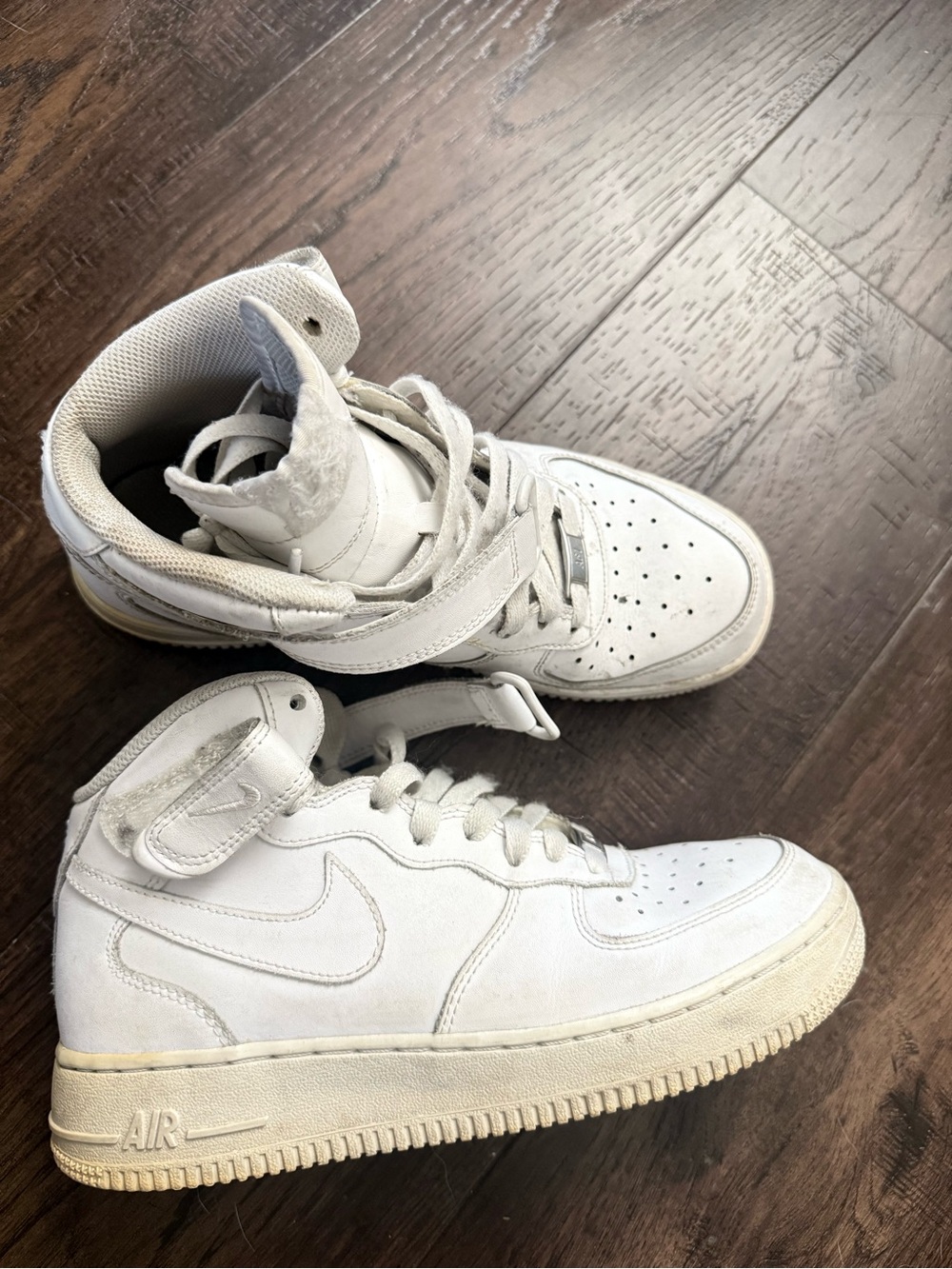 NIKE AIR FORCE MID